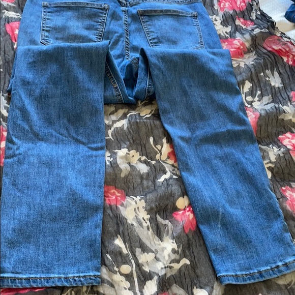 Ripped style jeans - Picture 6 of 11